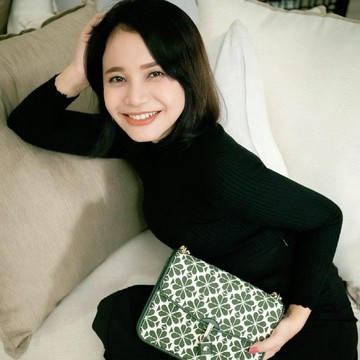 img-title Tas Lansiran Label Fashion Kenamaan Ini Jadi Favorit Dua Penyanyi Kenamaan Indonesia