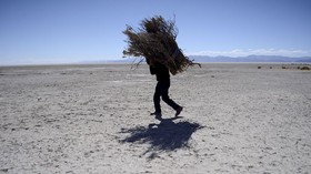 FOTO: Danau Poopo di Bolivia Mengering, Berubah Menjadi Gurun