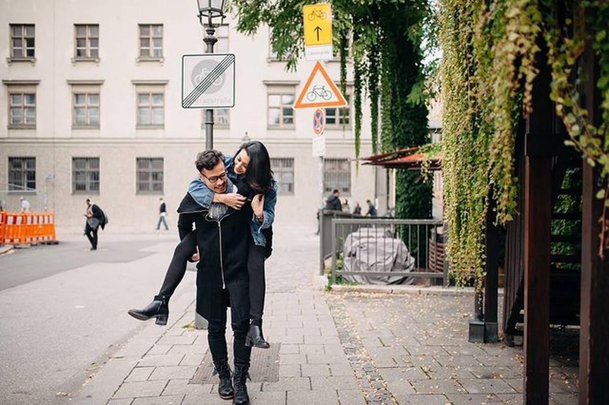 Kabar mengejutkan datang dari aktris cantik Tyas Mirasih yang digugat cerai oleh sang suami Raiden&period; Yuk lihat lagi keharmonisan mereka&excl;