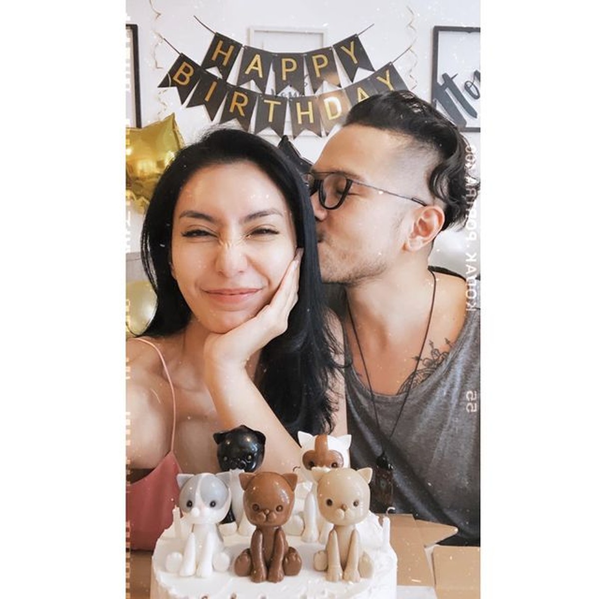 Kabar mengejutkan datang dari aktris cantik Tyas Mirasih yang digugat cerai oleh sang suami Raiden&period; Yuk lihat lagi keharmonisan mereka&excl;