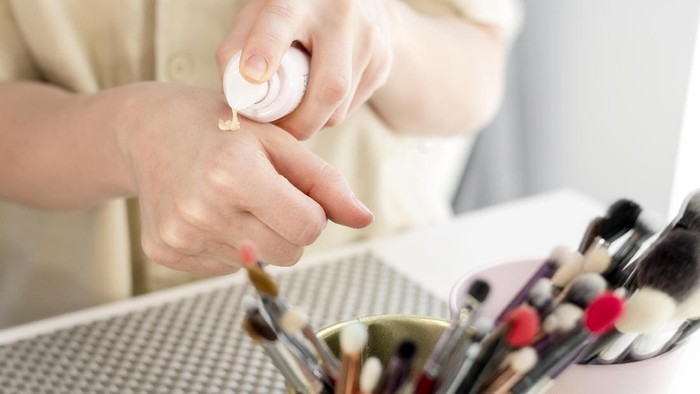 Hindari Pakai Makeup pada 4 Momen Ini Kalau Kamu Nggak Mau Berakibat Fatal! Lagi Olahraga Salah Satunya