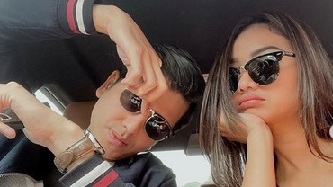 img-title Glenca Chysara-Rendi Jhon Pacaran hingga Penampilan Ariana Grande Usai Nikah