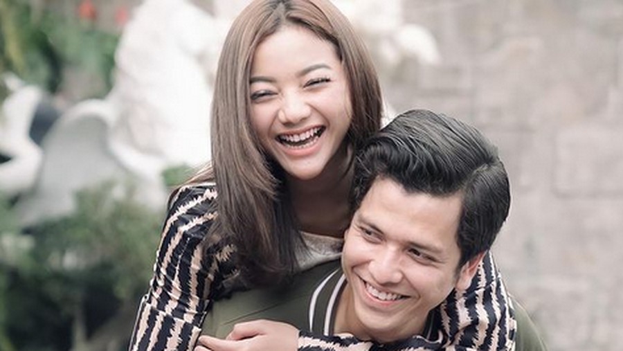 Glenca Chysara dan Rendi Jhon