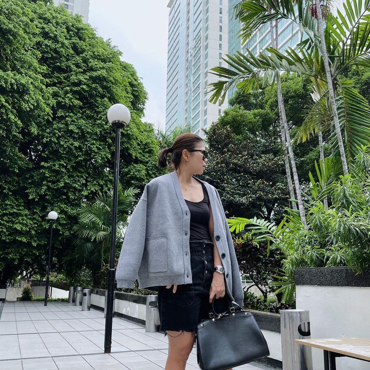 <p>Lalu pada potret berikut, Greysia terlihat menjadi sosok yang berbeda ya, Bunda? (Foto: Instagram @greysiapolii)</p>