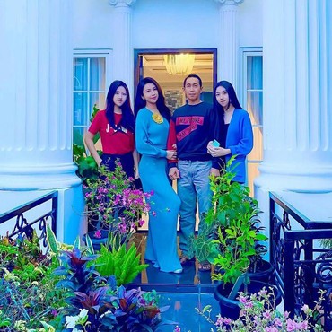 Bak FTV, Istri Kombes Polisi yang Kelewat Muda Sering Dikira Ibu Tiri