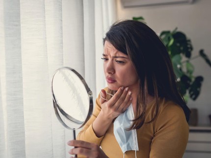 Selain Salah Pakai Skincare, 5 Kebiasaan Buruk Ini Bisa Sebabkan Jerawat
