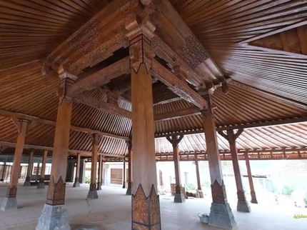 7 Potret Aula Joglo Megah Milik Soimah, Antik Banget Bun