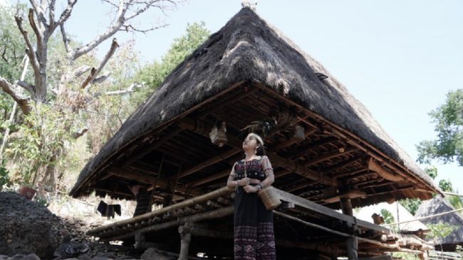 Rumah adat di kampung Takpala menyimpan Moko, mahar yang sangat berharga untuk meminang calon mempelai wanita dalam pernikahan. 