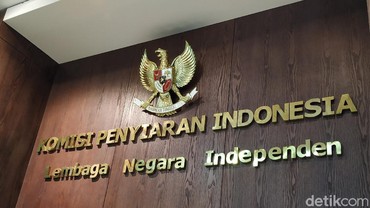 img-title 8 Artis Indonesia Pernah Ditegur KPI, Kini Nasibnya....