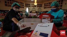 FOTO: Kepul Asap Dapur Umum Bantuan Covid-19