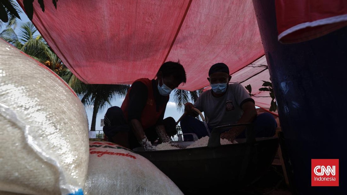 FOTO: Kepul Asap Dapur Umum Bantuan Covid-19
