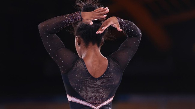 FOTO: Kilau Simone Biles dan Leotard Bertabur Kristal
