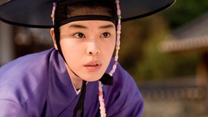 Mengenal Kim Gyu-ri, Bintang Film Portrait of a Beauty