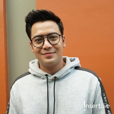 Senyum Bahagia, Kriss Hatta Ngaku Pindah Agama dari Islam ke Kristen