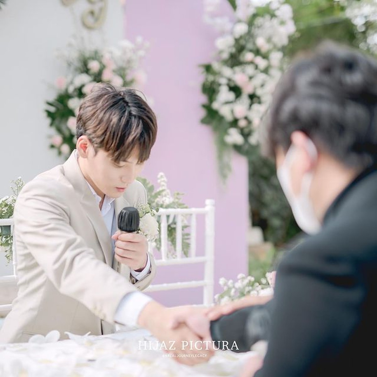 Kabar mengejutkan serta membahagiakan datang dari seleb TikTok Korsel AA Daehoon baru saja menikahi kekasihnya&period; Yuk intip&excl;