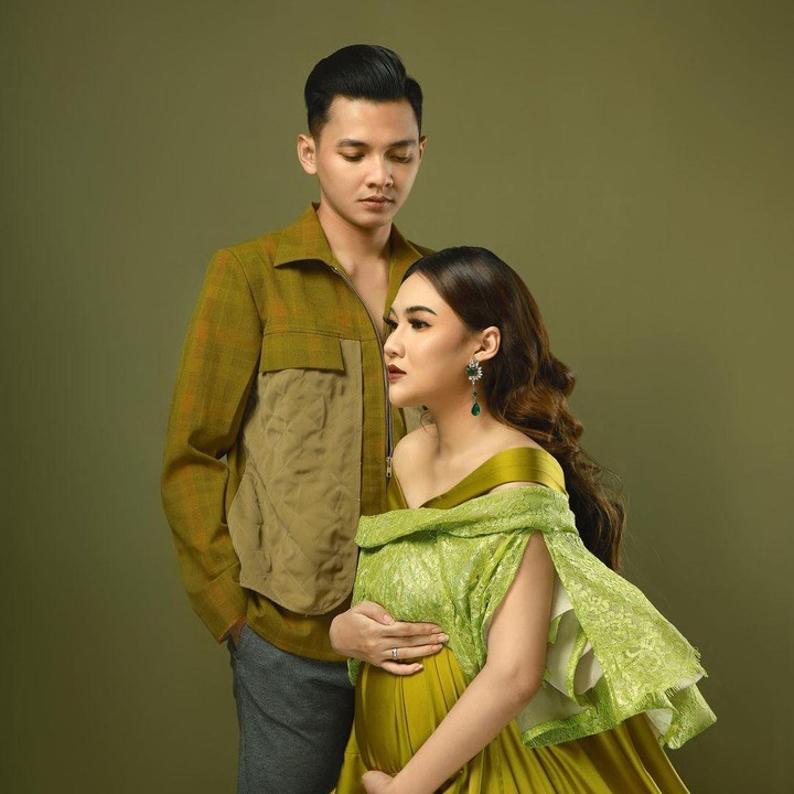 <p>Pedangdut Nella Kharisma dan Dory Harsa semakin tak sabar menantikan kelahiran buah hati pertama. Penyanyi 26 tahun itu kini sedang hamil besar. (Foto: Instagram: @nellakharisma)</p>
