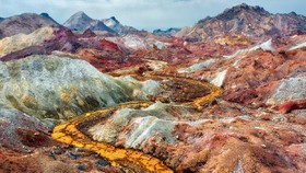 Pulau Bertanah Pelangi di Iran yang Ditinggalkan Portugis