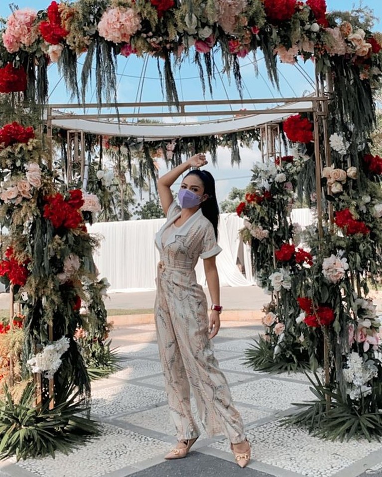 Penampilan Terbaru Krisdayanti Setelah Berat Badan Turun 8kg Krisdayanti telah berhasil menurunkan berat badannya sebanyak 8kg kurang dari 10 bulan. Yuk kita intip penampilan terbarunya!