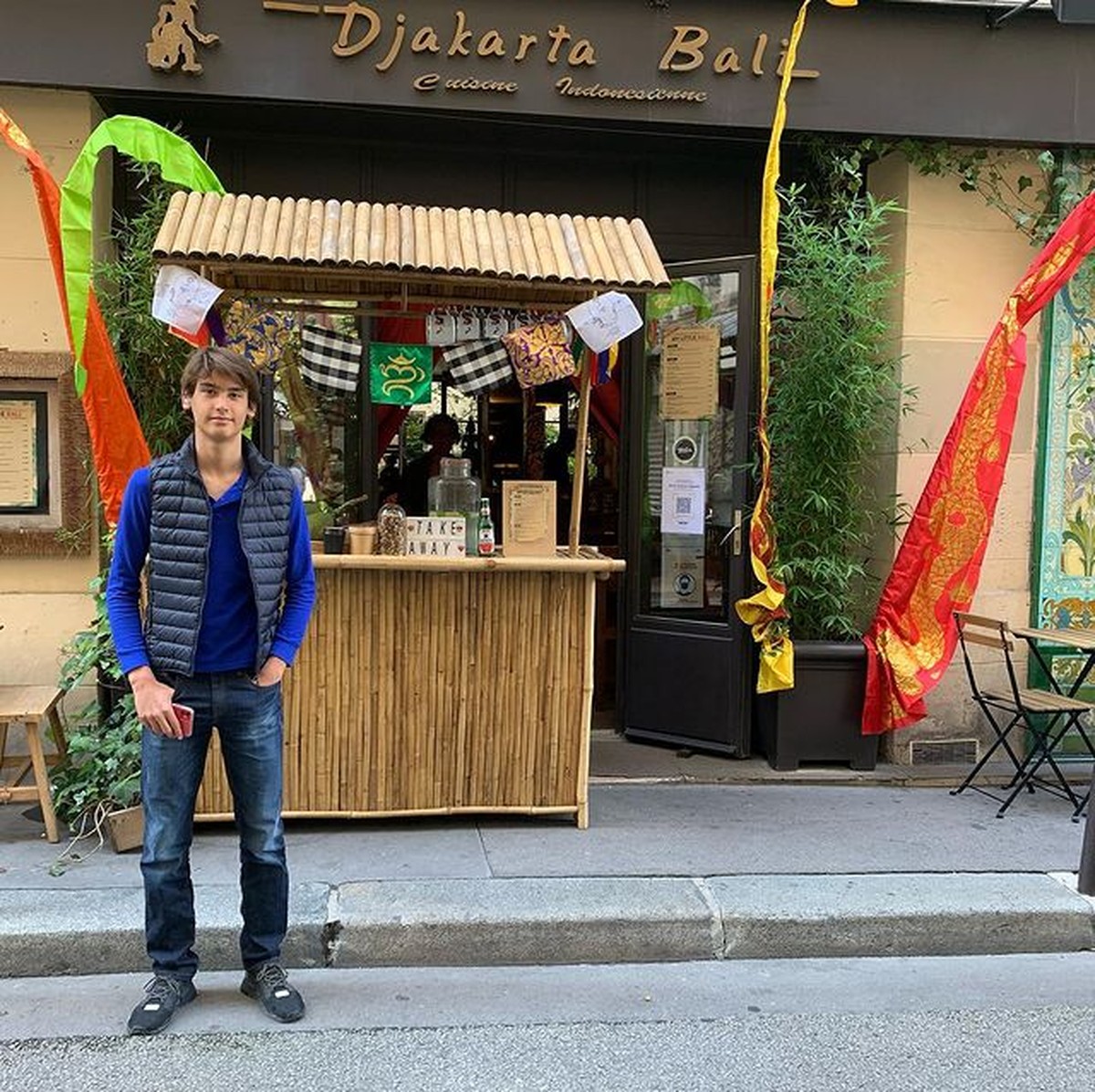 Cucu Presiden RI Soekarno&comma; Frederik Kiran Soekarno Seegers jadi sorotan karena paras bulenya yang tampan&period; Yuk intip potretnya&excl;