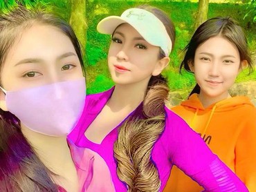 img-title Potret Heni Tania yang Sering Dituding Ibu Tiri untuk 2 Anak Remajanya