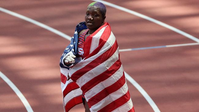 Cerita Pilu Atlet AS Kehilangan Ibu Usai Raih Perak Olimpiade Atlet tolak peluru putri Amerika Serikat Raven Saunders kehilangan ibunya yang meninggal beberapa hari setelah meraih medali perak Olimpiade Tokyo.