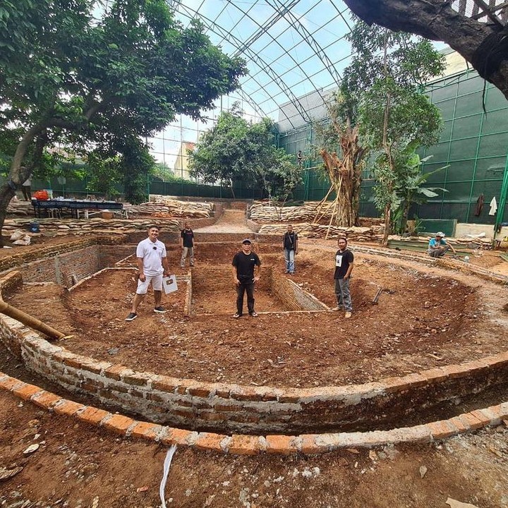 <p>Irfan juga memiliki sebidang tanah luas di dekat rumahnya nih. Menurut Irfan, dia sengaja mengembangkan lahan area rumah untuk tempat hewan peliharaan, kantor, serta tempat parkir. (Foto: Instagram @irfanhakim75)</p>