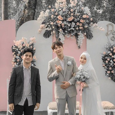 Syakir Daulay Hadir di Pernikahan Pasangan Mualaf Dae Hoon & Julia Prastini