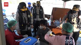 VIDEO: Kapal Polairud Jadi Tempat Vaksinasi Nelayan