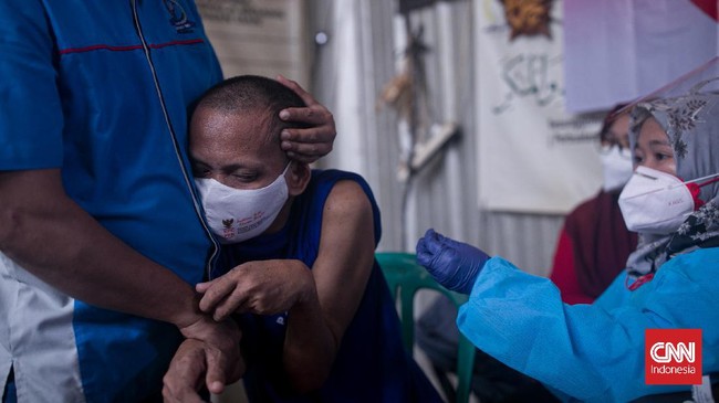 Pakart Kesehatan Masyarakat, Hermawan Saputra, mengusulkan pemerintah mempersiapkan perencanaan menyeluruh sebelum memasuki fase Hiperendemi Covid-19.