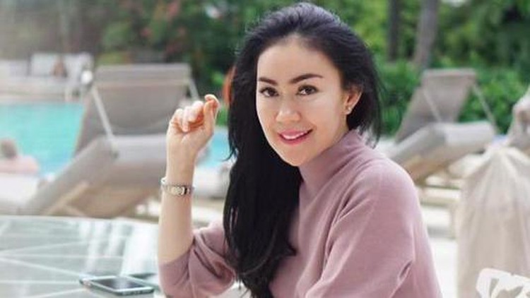 Anisya Gumay, eks pramugari