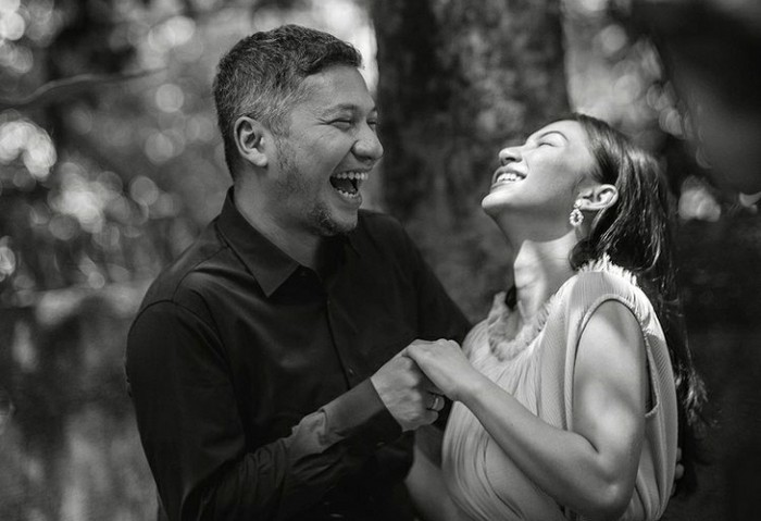 Di film kali ini, Gading diberi peran sebagai Broto yang merupakan suami dari Ayu alias Ariel Tatum dengan Anya Geraldine sebagai Anya yang memerankan orang ketiga di antara Ayu (Ariel) dan Broto (Gading). (Foto: Instagram.com/nikytanjung)