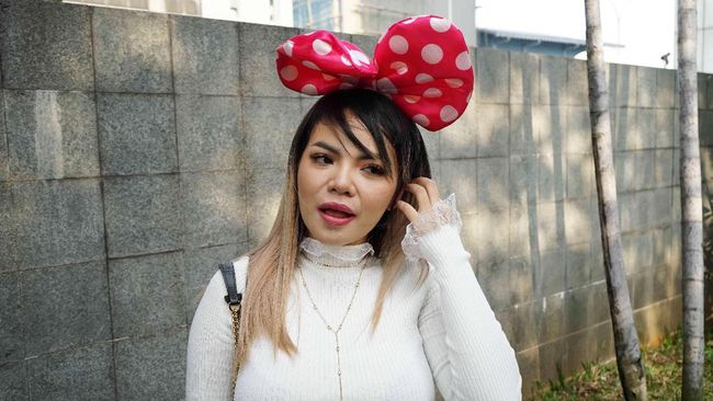 Aksi Dinar Candy Disebut Tak Pantas, tapi Bukan Kejahatan Komnas Perempuan menyebut selebritas Dinar Candy tak melakukan kejahatan dan menduga itu berkaitan dengan kesehatan mental.
