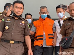 Jaksa Ungkap Eks Bupati Kuansing Beri Rp 650 Juta ke Orang Ngaku Pegawai KPK