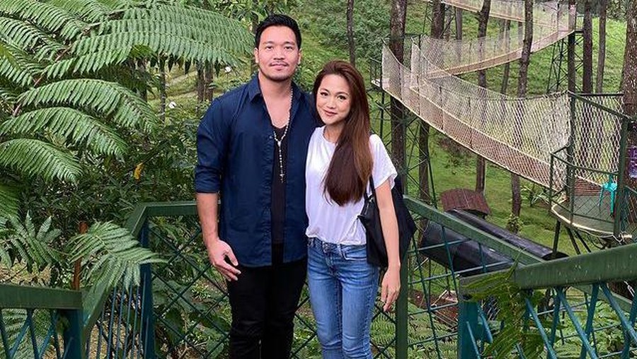 Nobu mengunggah foto mesranya bareng kekasih yang disebut-sebut mirip dengan Gisel. Yuk intip!