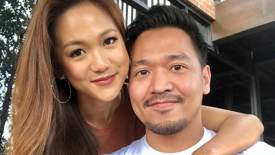 Nobu mengunggah foto mesranya bareng kekasih yang disebut-sebut mirip dengan Gisel. Yuk intip!