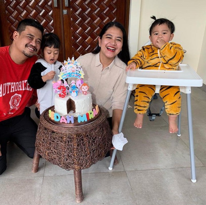 <p>Kahiyang Ayu dan Bobby Nasution tengah diselimuti kebahagiaan. Mereka merayakan ulang tahun anak-anak secara bersamaan. (Foto: Instagram @ayanggkahiyang)</p>