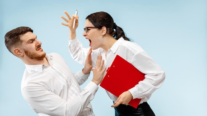 Duh, Masa Mau Ribut di Kantor Sih? Begini 4 Cara Bijak Selesaikan Selisih Paham dengan Rekan Kerja Duh, Masa Mau Ribut di Kantor Sih? Begini 4 Cara Bijak Selesaikan Selisih Paham dengan Rekan Kerja