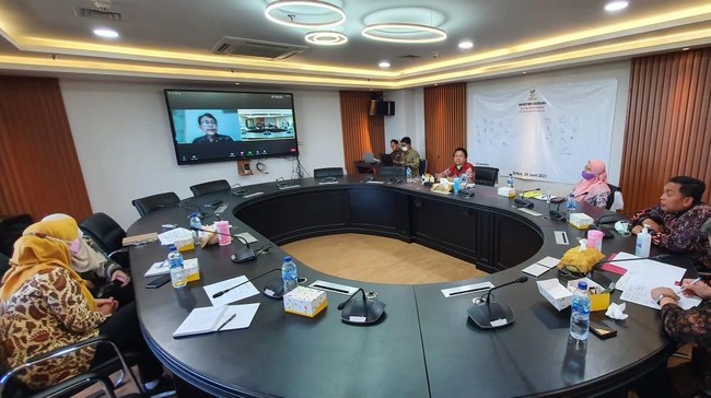 Penerima tanda kehormatan Satyalancana Kebaktian Sosial (SLKS) 2021 akan diperluas kepada unsur masyarakat yang sukarela berdarmabakti dalam penanganan pandemi.
