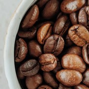 Buat Rileks dan Mencerahkan Kulit! Ini Rekomendasi 3 Bodycare Beraroma Kopi yang Bisa Kamu Coba