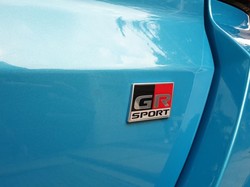 Sama-sama Pakai Emblem GR, Ini Bedanya di Supra dan Avanza