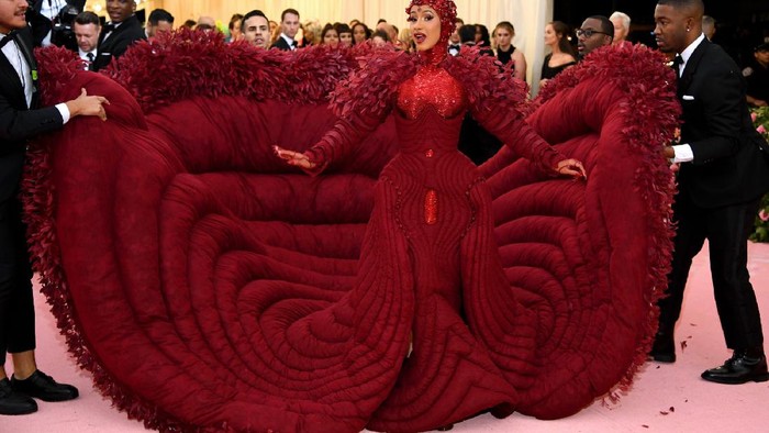 10 Tampilan Selebriti Paling Ikonis dan Heboh Saat Menghadiri Met Gala! Siapa Favoritmu? 10 Tampilan Selebriti Paling Ikonis dan Heboh Saat Menghadiri Met Gala! Siapa Favoritmu?