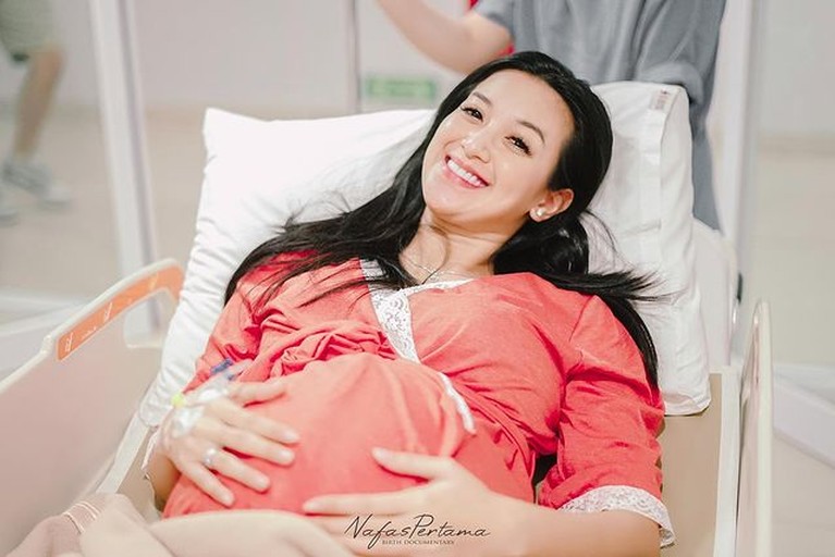 Kabar bahagia datang dari Sylvia Fully yang telah lahirkan putri pertama dengan Kevin Andrean. Yuk kita intip momennya!