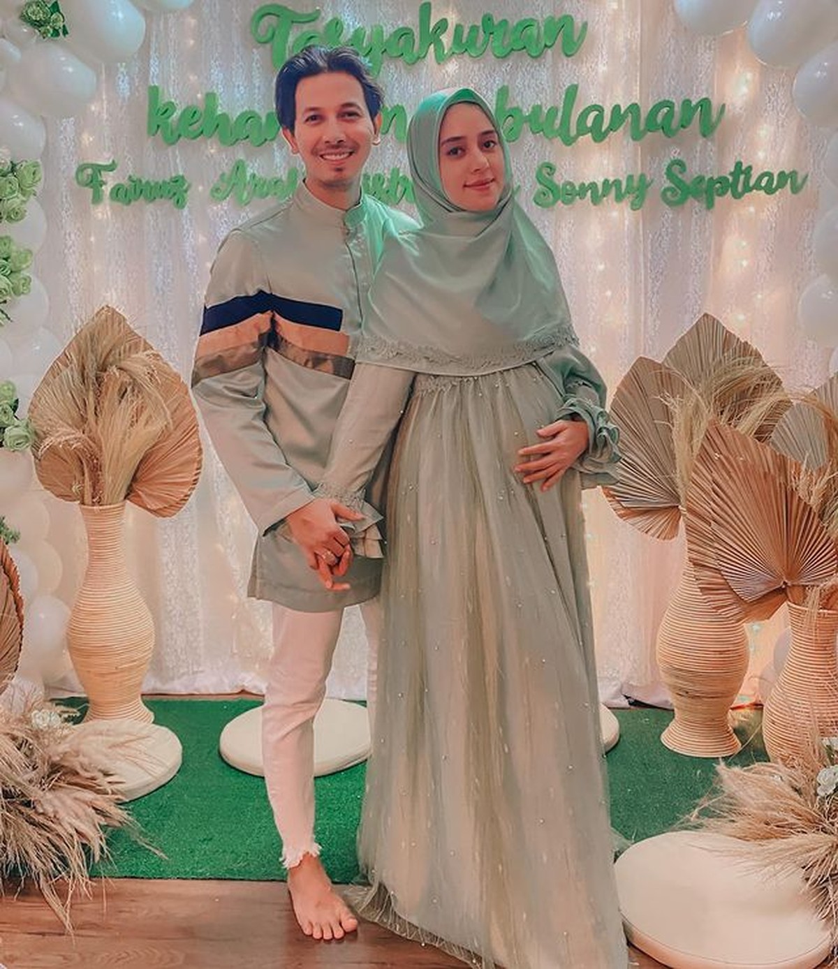 Fairuz A Rafiq menggelar acara tasyakuran atas kehamilan anak ke 3 nya yang sudah memasuki usia 4 bulan&period; Yuk intip&excl;