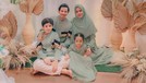 Fairuz A Rafiq menggelar acara tasyakuran atas kehamilan anak ke 3 nya yang sudah memasuki usia 4 bulan&period; Yuk intip&excl;