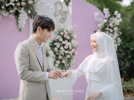 7 Potret Chef Korea Mualaf Daehoon Nikahi Hijaber Julia Prastini