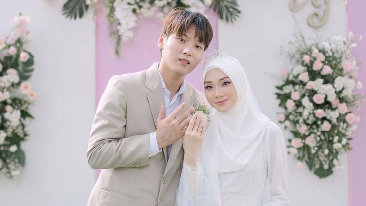 Pernikahan Daehoon dan Julia Prastini Pernikahan Daehoon dan Julia Prastini