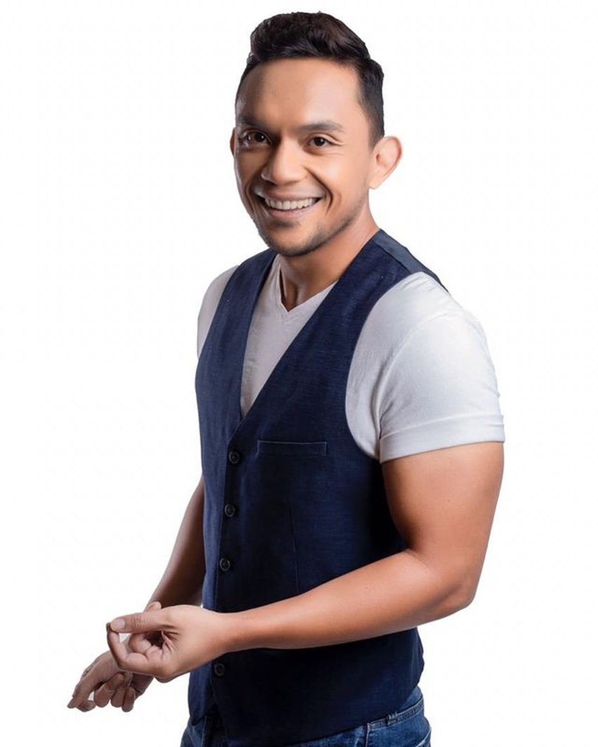 Fakhrul Razi mantan Rina Nose yang pernah melamarnya di atas panggung namun berakhir kandas&period; Yuk kita intip potret terbarunya&excl;