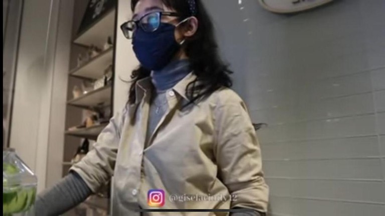 Potret Kehidupan Gisela Cindy di Kanada Tinggal di Apartemen yang Nyaman Gisela Cindy diketahui menempuh pendidikan di Kanada hingga ia mendapatkan izin menetap disana. Yuk intip potret kehidupannya!