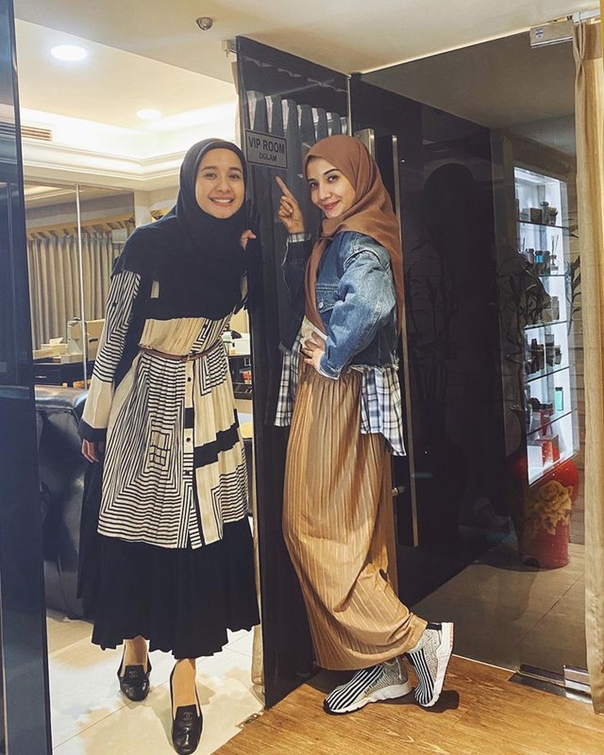 Zaskia Sungkar dan Laudya Cynthia Bella diketahui memiliki hubungan persahabatan yang manis&period; Yuk kita intip potret mereka&excl;