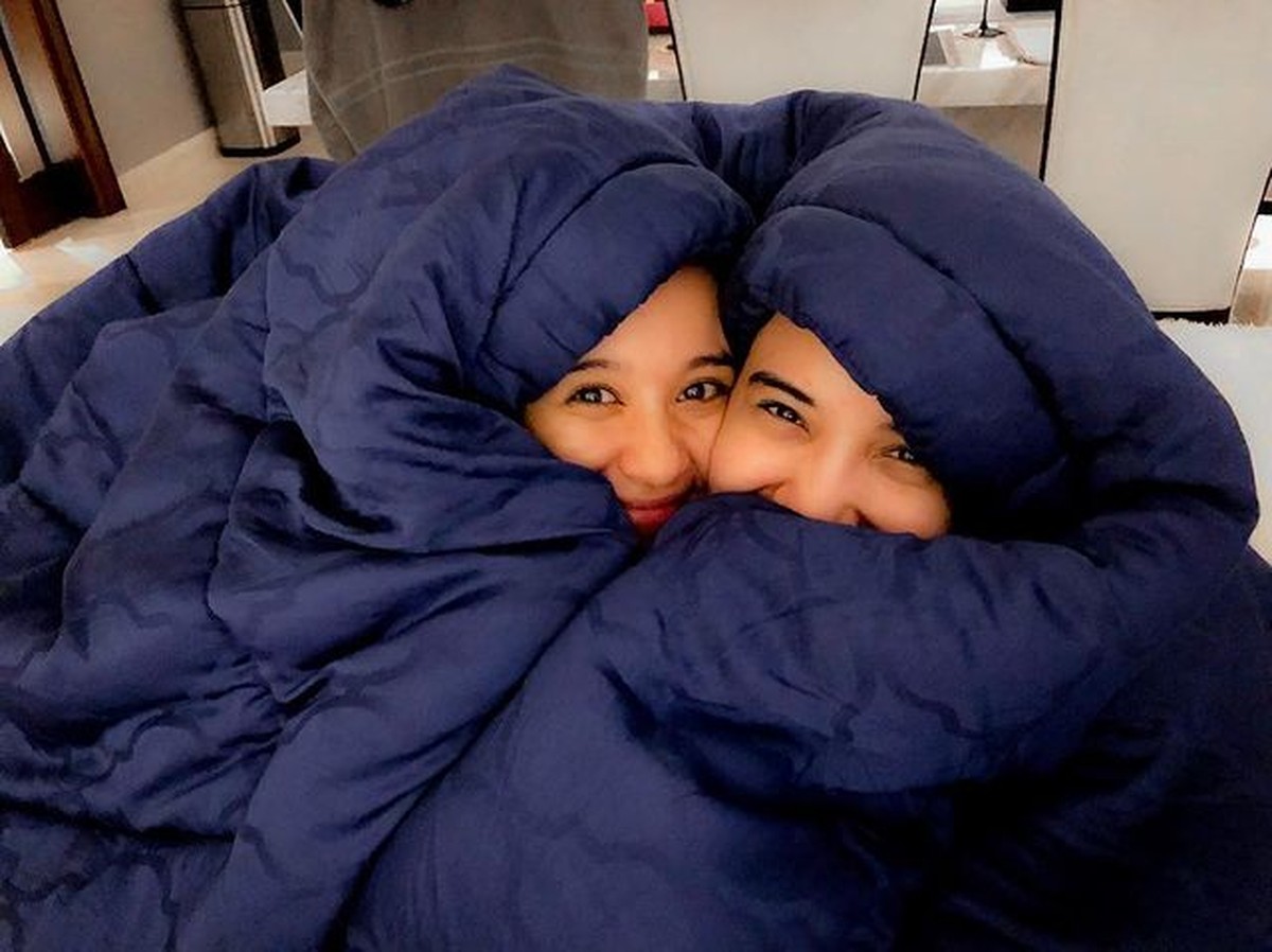 Zaskia Sungkar dan Laudya Cynthia Bella diketahui memiliki hubungan persahabatan yang manis&period; Yuk kita intip potret mereka&excl;